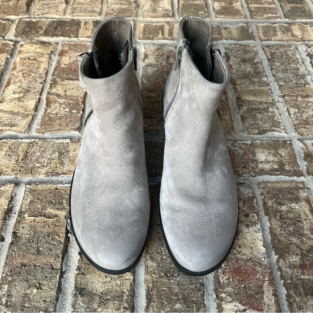Ecco Women’s Skyler Side Zip Up Boot Size 9 1/2.